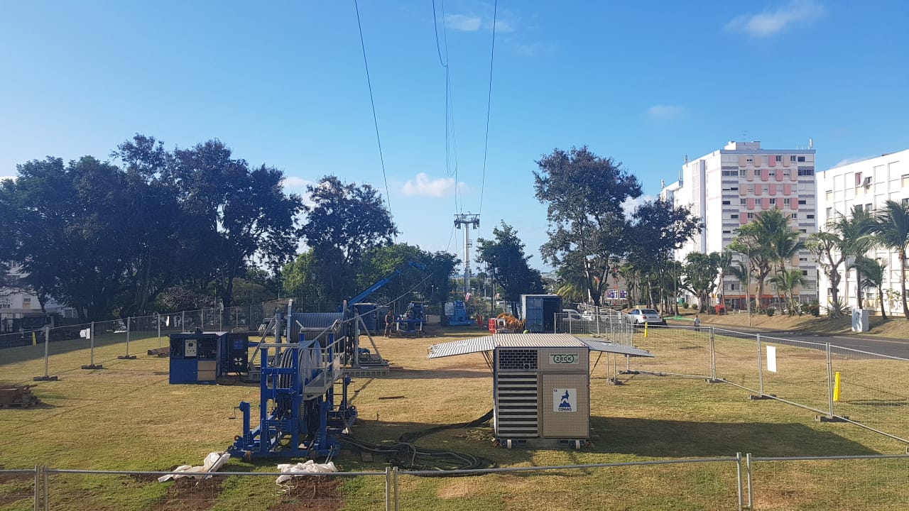 Téléphérique à St-Denis : Pose du câble principal