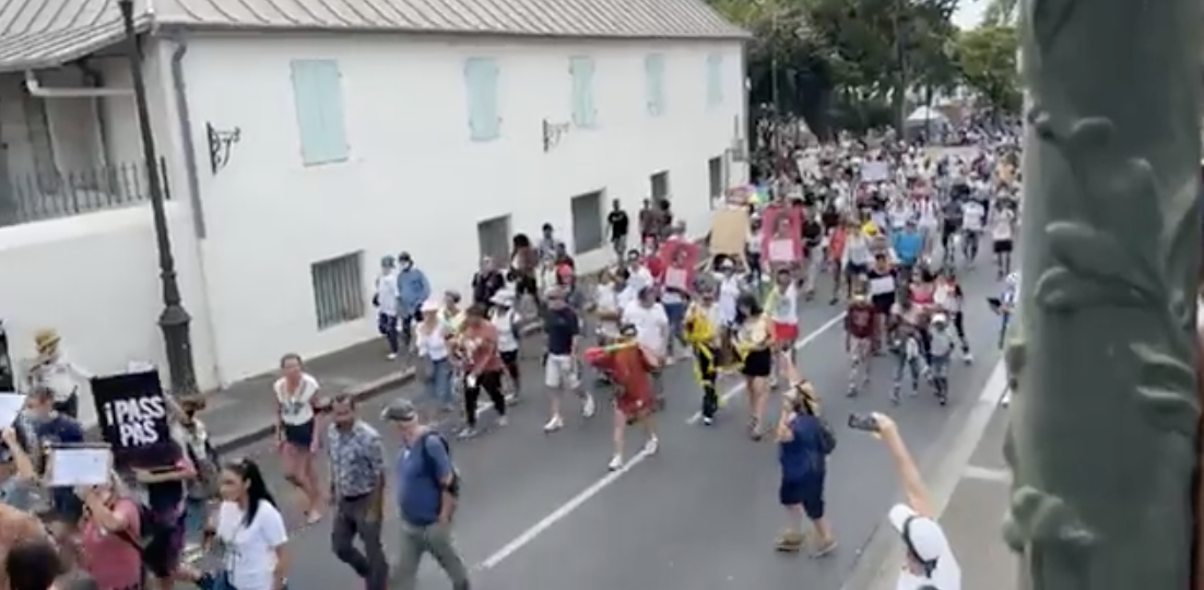 Vidéo - Les manifestants anti pass de retour dans les rues de Saint-Denis