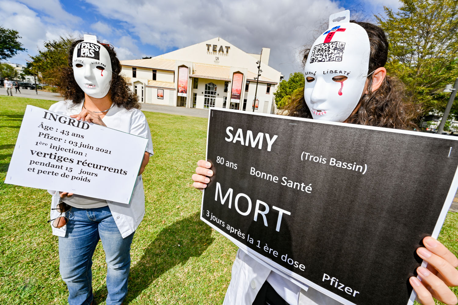 Les anti-pass et anti-vax plantent les pancartes de la contestation à Champ fleuri