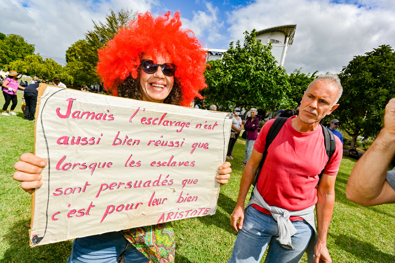 Les anti-pass et anti-vax plantent les pancartes de la contestation à Champ fleuri