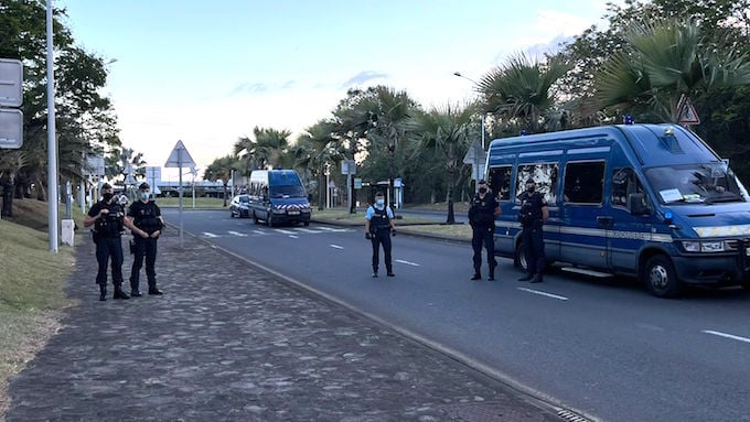 Manifestation anti-pass : Le secteur de Gillot bouclé par les forces de l'ordre