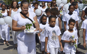Le Port : Marche blanche en mémoire de Prisca Sevaye