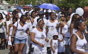 Le Port : Marche blanche en mémoire de Prisca Sevaye