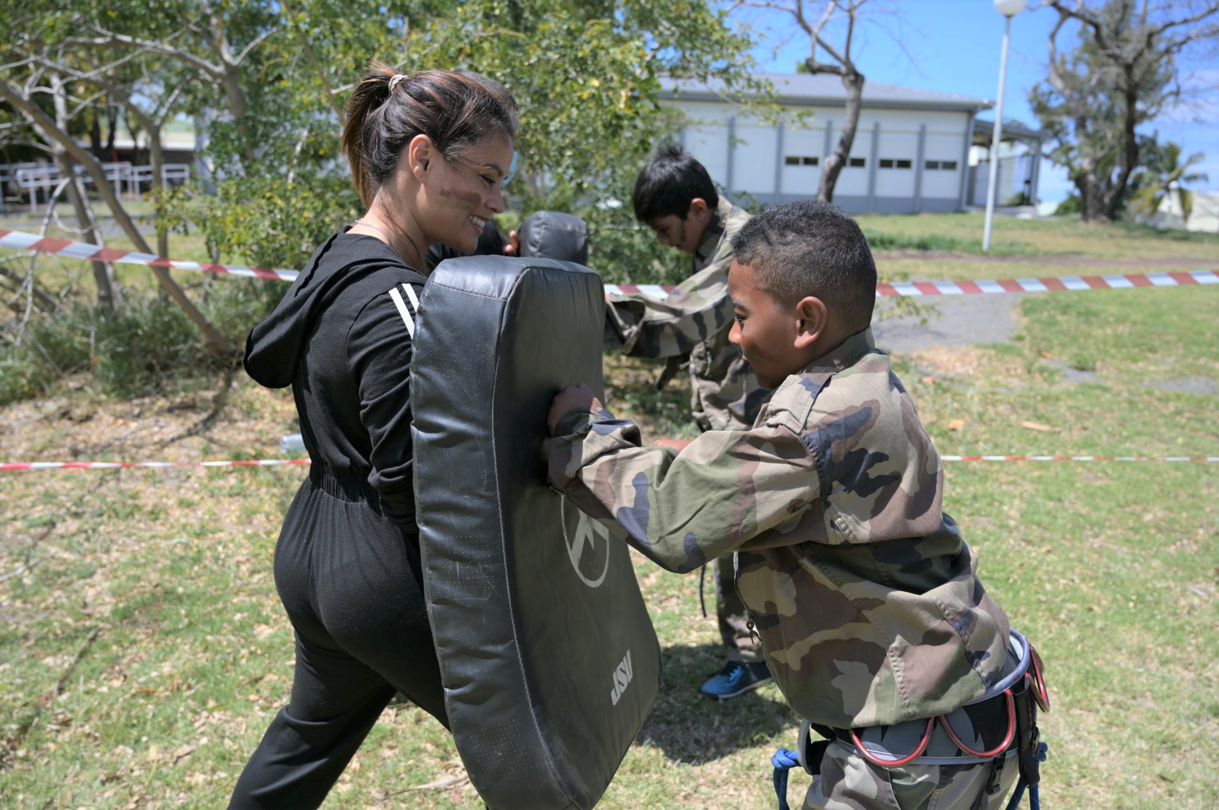 Photos - Première expérience militaire pour les marmailles de 1000 Sourires