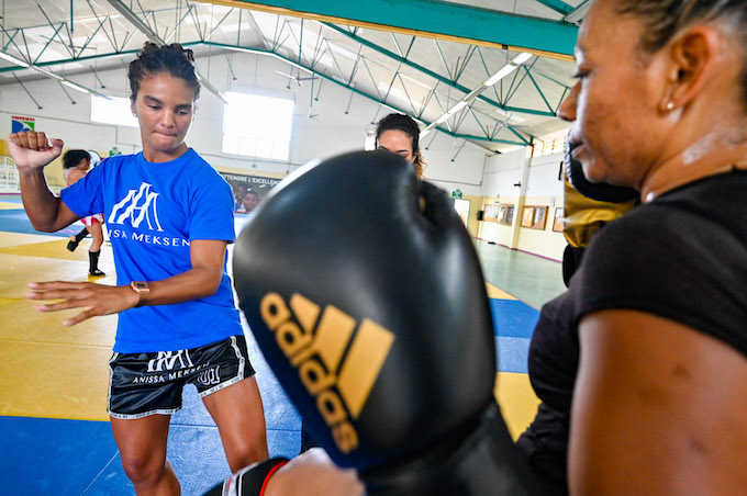 Retour en images : La championne de boxe Anissa Meksen délivre ses précieux conseils