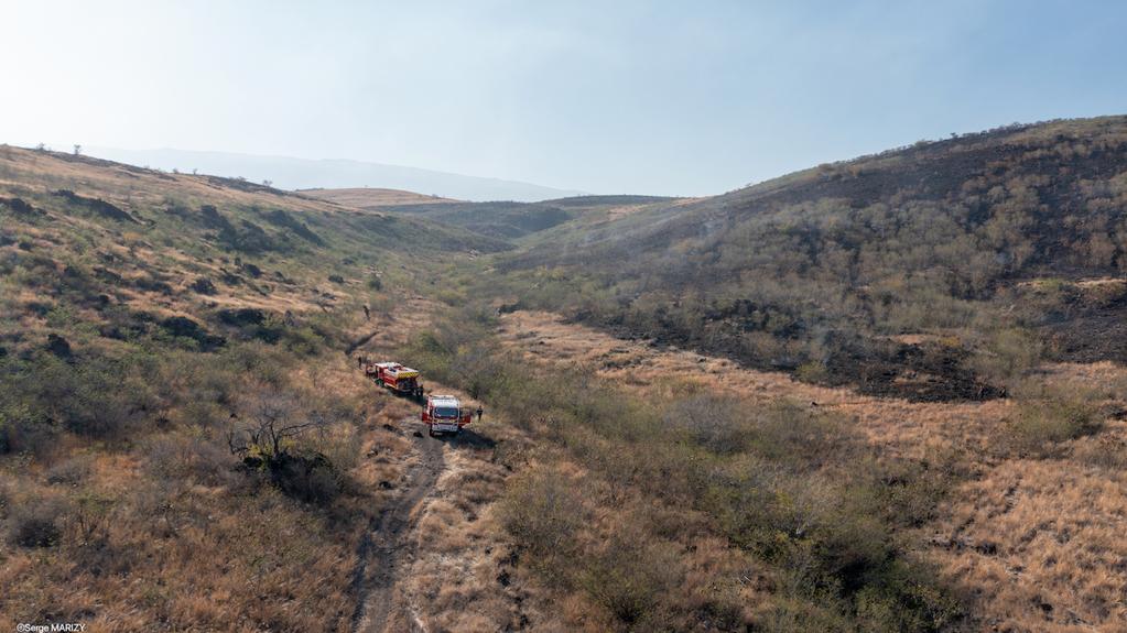 La savane du Cap La Houssaye une nouvelle fois incendiée: Les images aériennes