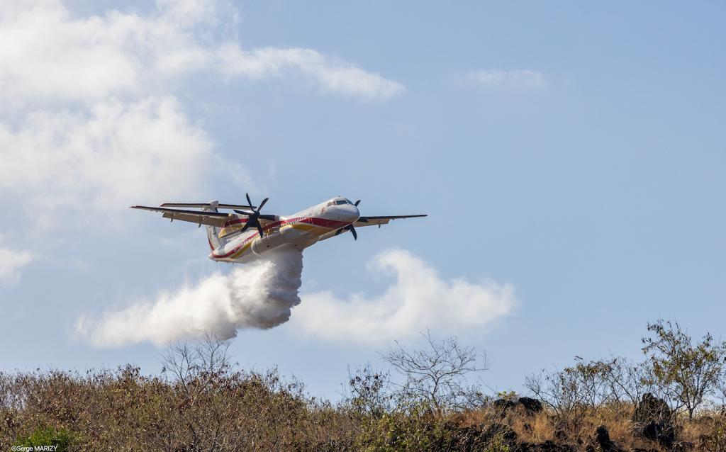 La savane du Cap La Houssaye une nouvelle fois incendiée: Les images aériennes
