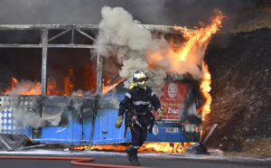 Bus en feu à St-Denis: Retour en images