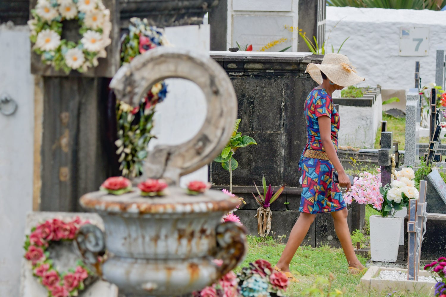 Recueillement et ferveur dans les cimetières