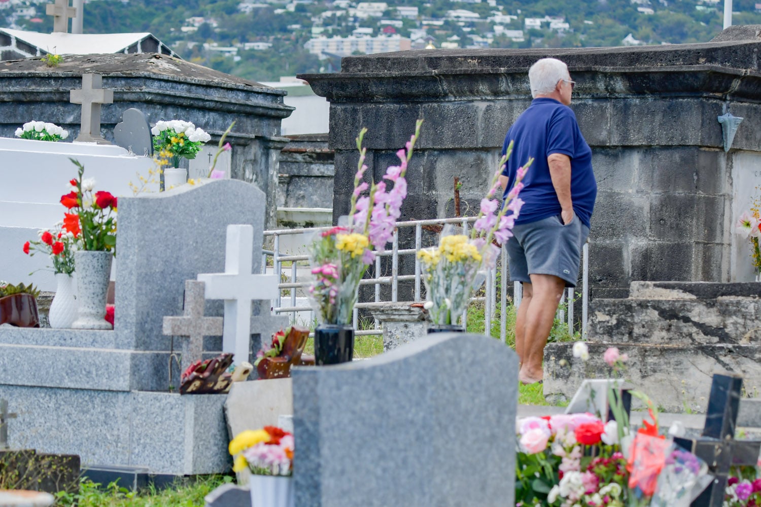 Recueillement et ferveur dans les cimetières