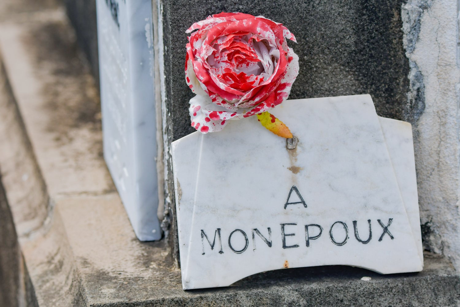 Recueillement et ferveur dans les cimetières