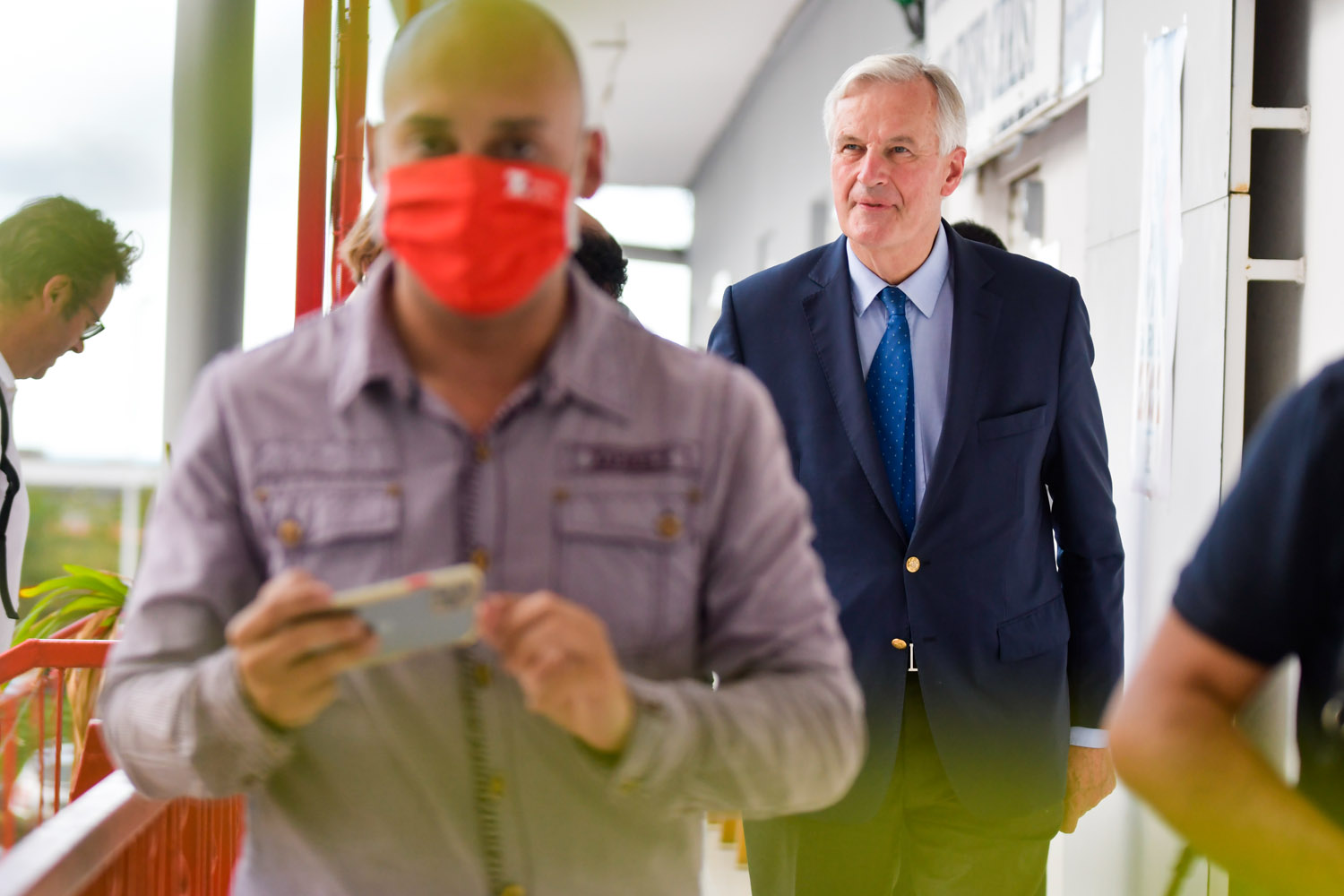 Retour en images : Michel Barnier à la rencontre de ses soutiens dans le nord