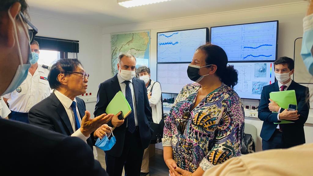 Photos - Visite de Frédérique Vidal à la rencontre des chercheurs de l'Observatoire volcanologique et de la Maison du Volcan