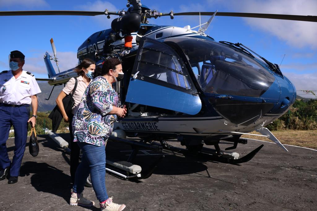Photos - Visite de Frédérique Vidal à la rencontre des chercheurs de l'Observatoire volcanologique et de la Maison du Volcan