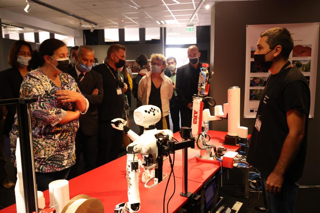 Photos - Visite de Frédérique Vidal à la rencontre des chercheurs de l'Observatoire volcanologique et de la Maison du Volcan