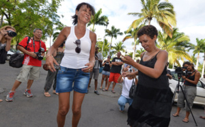 Champagne et maloya... La joie de la famille et des proches de Francis Collomp en images