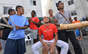 Champagne et maloya... La joie de la famille et des proches de Francis Collomp en images
