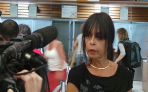 Anne-Marie Collomp à l'aéroport... Un retour normalement prévu à la Réunion le 25 novembre