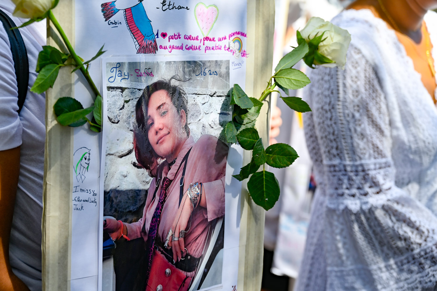 Une marche blanche en l’honneur de Jay, victime de transphobie