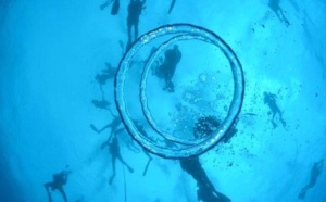 110 plongeurs péi forment la plus grande chaîne humaine sous-marine au monde