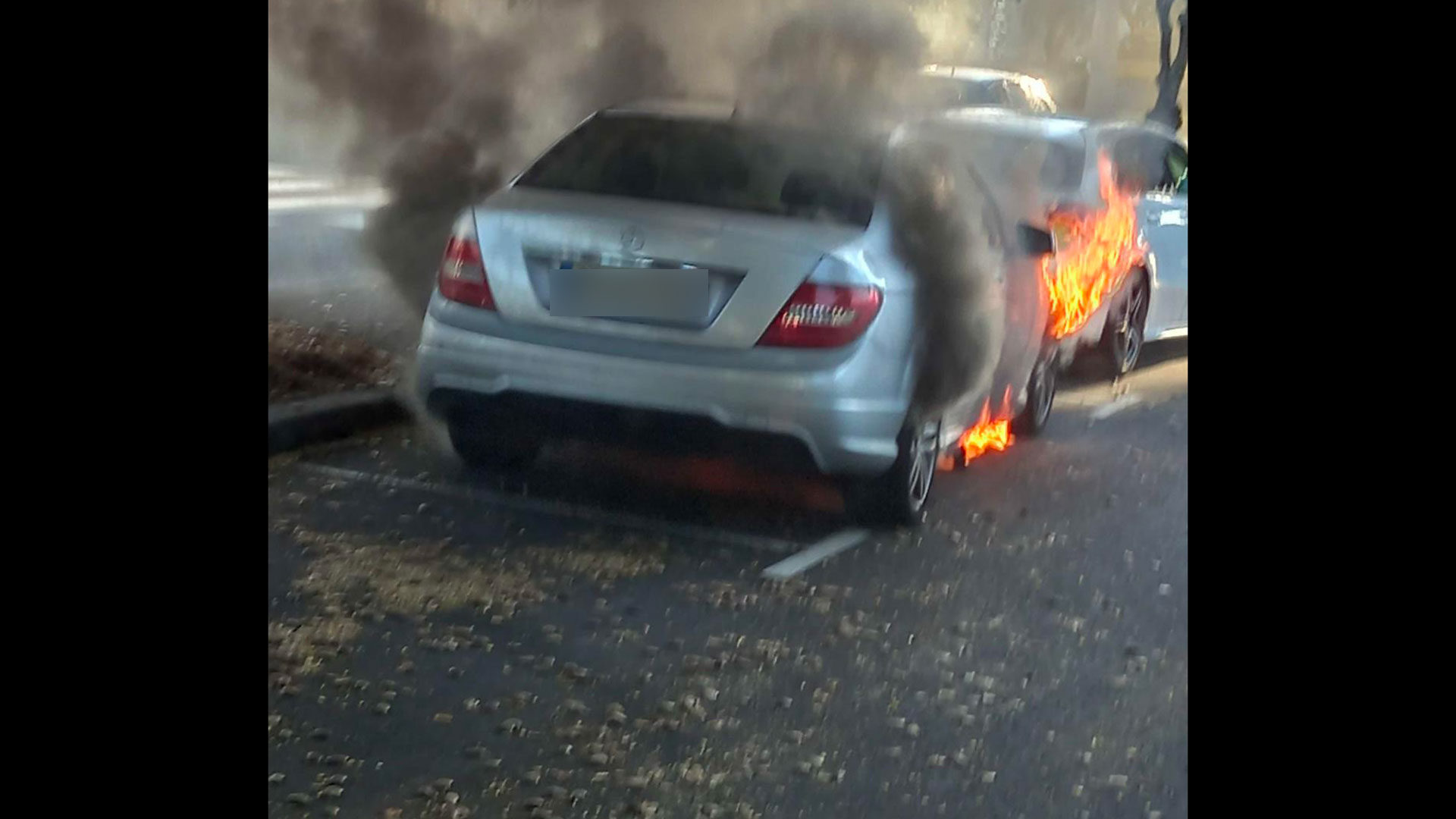 Saint-Denis : Une voiture en feu sur le Boulevard Sud