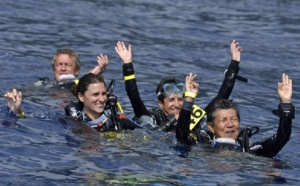 Chaîne humaine sous-marine : Retour en images sur un record mondial