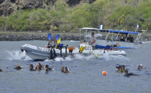 Chaîne humaine sous-marine : Retour en images sur un record mondial