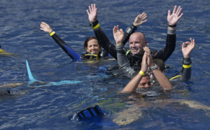 Chaîne humaine sous-marine : Retour en images sur un record mondial 