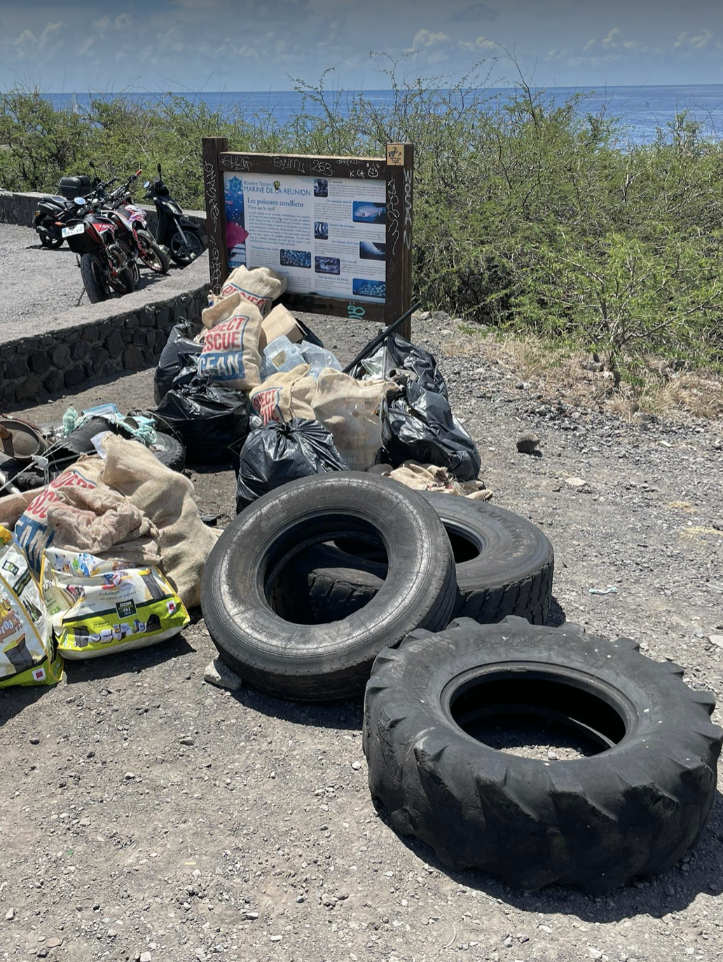 Ils déblayent le Cap La Houssaye de déchets improbables