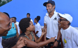 Fête le Mur: Yannick Noah inaugure un plateau de tennis à St-Paul