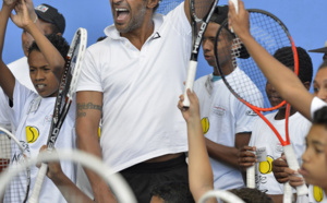 Fête le Mur: Yannick Noah inaugure un plateau de tennis à St-Paul