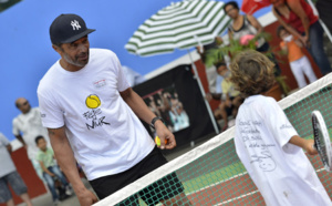 Fête le Mur: Yannick Noah inaugure un plateau de tennis à St-Paul