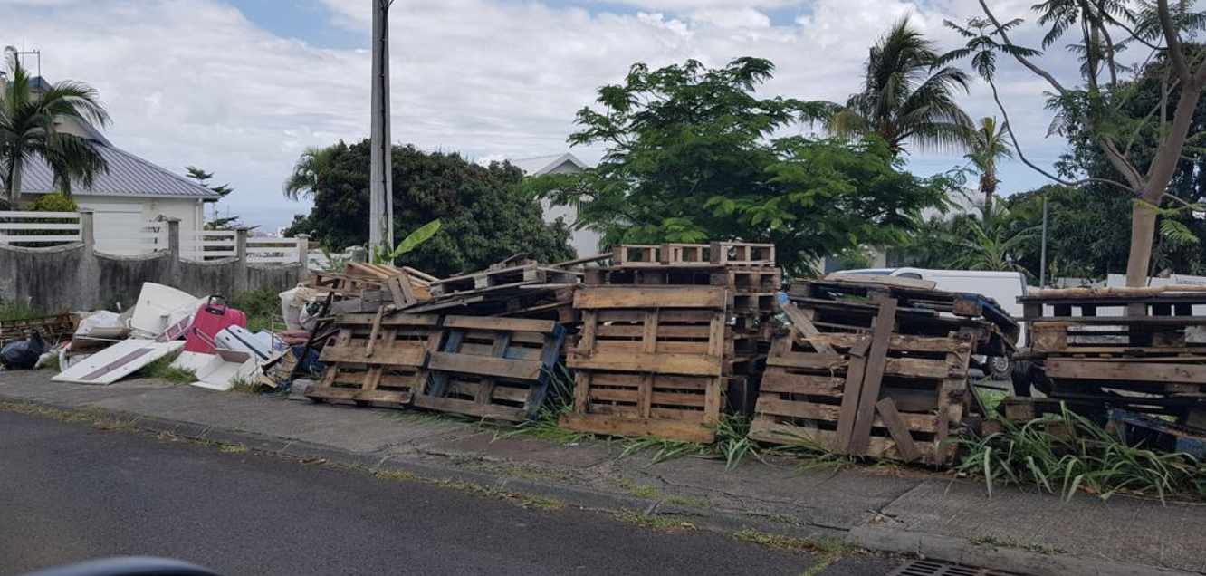 47 photos versées sur Band cochon pour autant de déchets déversés