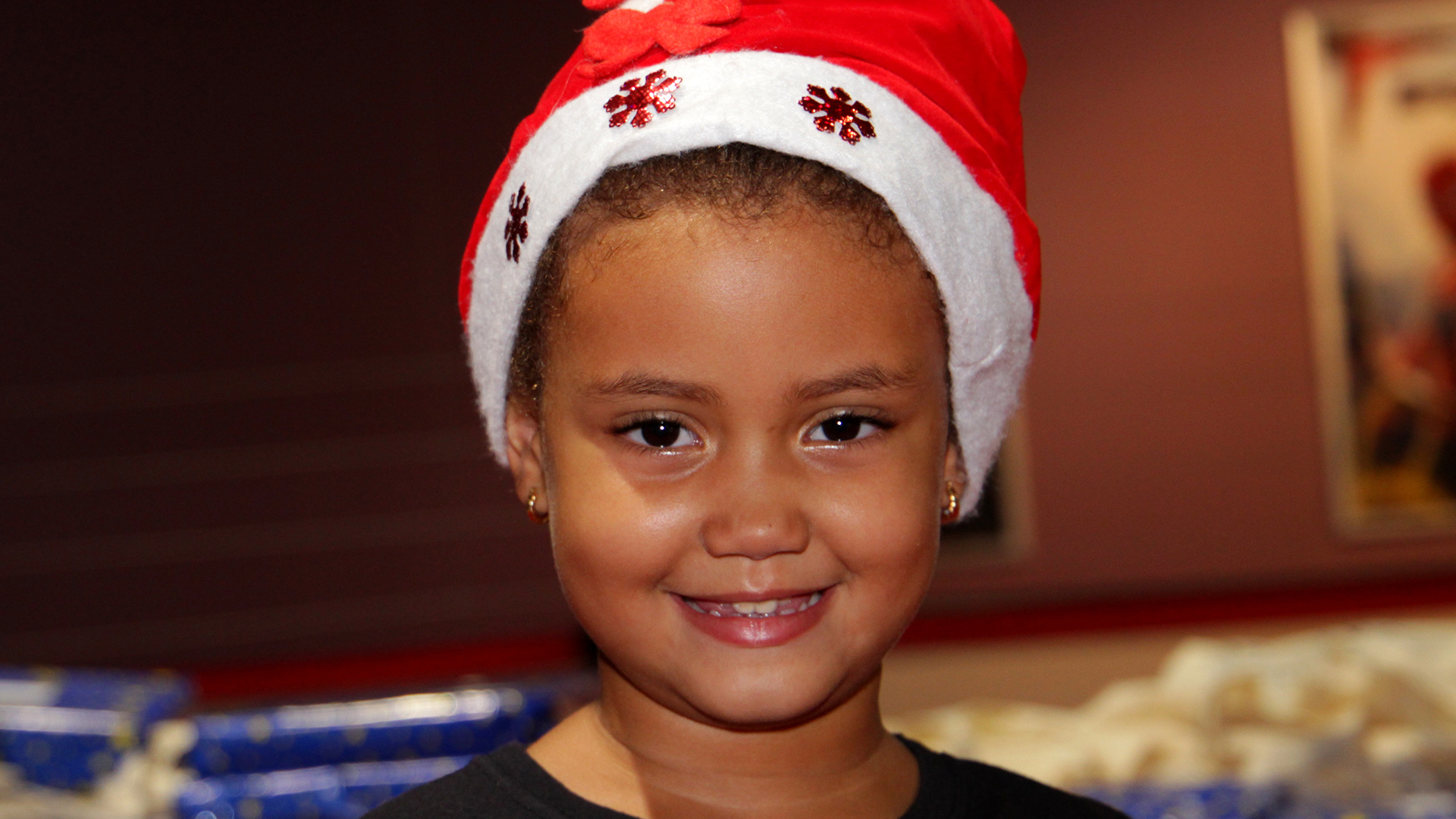Kouler Lo Ker distribue des cadeaux aux enfants sinistrés de La Marina