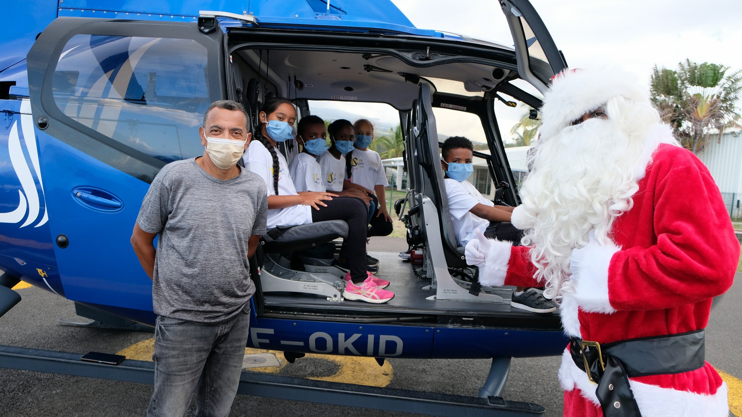 Les marmailles de 1000 Sourires s'envolent avec Hélilagon et Air Austral pour fêter Noël