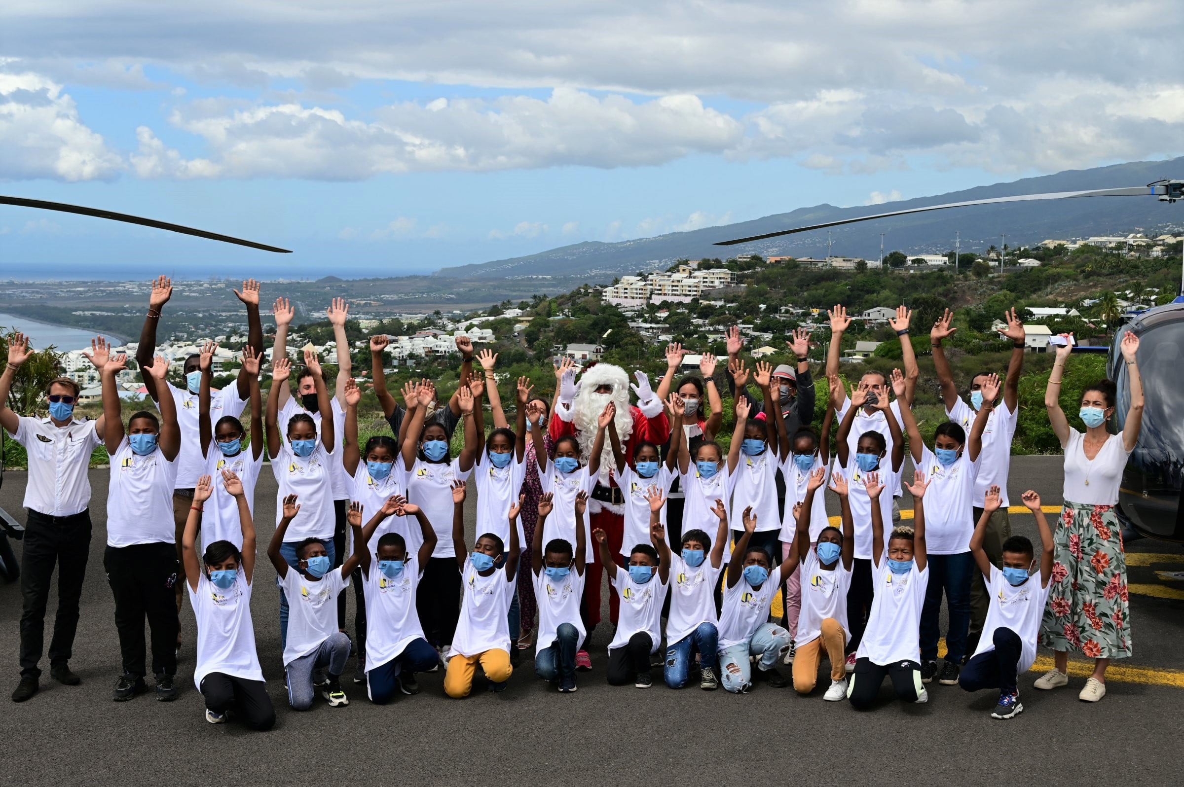 Les marmailles de 1000 Sourires s'envolent avec Hélilagon et Air Austral pour fêter Noël