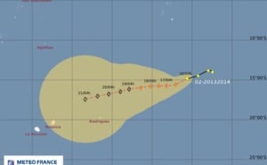 La dépression tropicale à 2080km des côtes réunionnaises