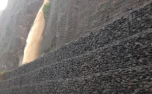 Il pleut des cordes sur St-Denis, la route du Littoral basculée