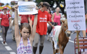 Des poneys à St-Denis: La manifestation contre l'Equitaxe en images
