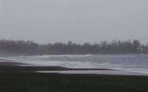 Etang Salé: Les vagues grossissent d'heure en heure