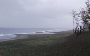 Etang Salé: Les vagues grossissent d'heure en heure
