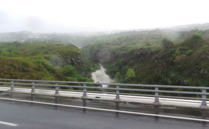 Ravines en crue à hauteur de la route des Tamarins