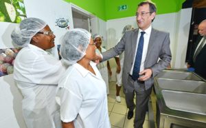 Le ministre de la Ville, François Lamy, à la rencontre de la population de Bras-Fusil