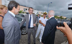 Le ministre de la Ville, François Lamy, à la rencontre de la population de Bras-Fusil