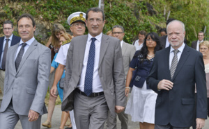 Le ministre de la Ville, François Lamy, à la rencontre de la population de Bras-Fusil