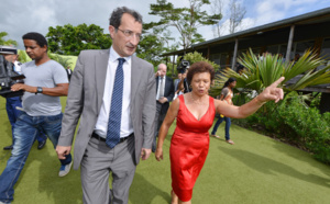 Le ministre de la Ville, François Lamy, à la rencontre de la population de Bras-Fusil