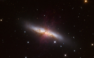 L'étoile SN 2014J explose à proximité de la Terre et illumine la galaxie M82