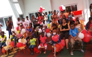 CHU de St-Denis: Miss Réunion et Kaf Malbar au chevet des enfants malades