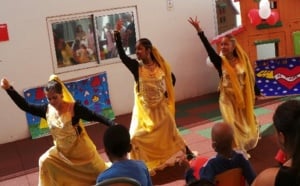 CHU de St-Denis: Miss Réunion et Kaf Malbar au chevet des enfants malades