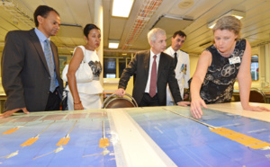 Claude Bartolone en visite sur le Marion Dufresne avant de quitter la Réunion